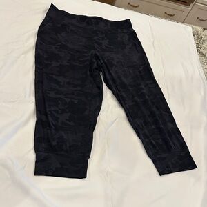 Lululemon Athletica Black Camouflage Cropped Pants